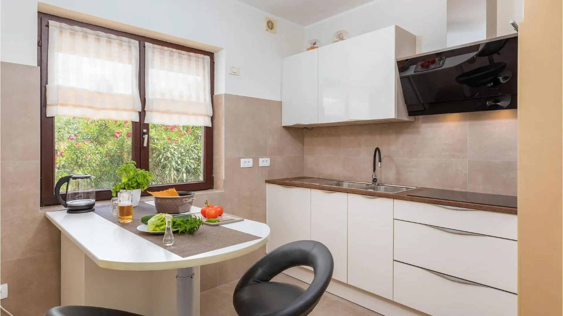 2 Bedroom Gorgeous Home In بولا 0*,