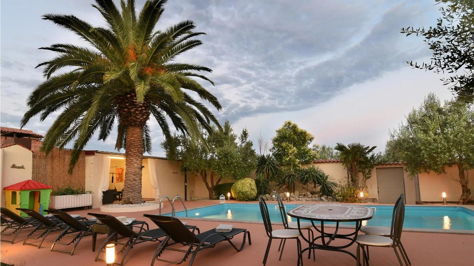 2 Bedroom Gorgeous Home In بولا 0*,